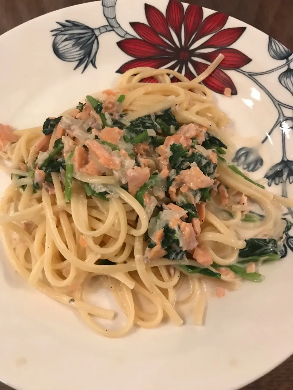 サルモーネ(スモークサーモンとほうれん草のクリームパスタ)|naorinさん