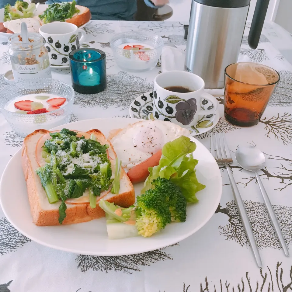 ハムと菜の花の辛子マヨトーストで土曜日の #朝ごパン|gintanさん