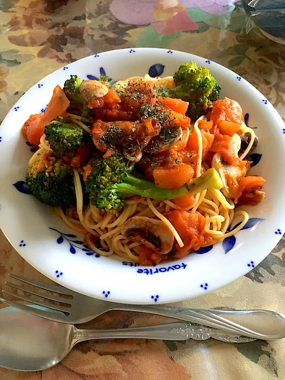 丸ごとトマト入り🍅野菜たっぷりトマトソースパスタ|cheezuさん