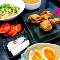 Snapdishの料理写真:味付け半熟たまご🥚✨
ジューシー✨ 唐揚げ🐔
トマトスライス🍅
紫大根の浅漬け巻き✨
かぼちゃ味噌汁🎃|ぶっちゃるんさん