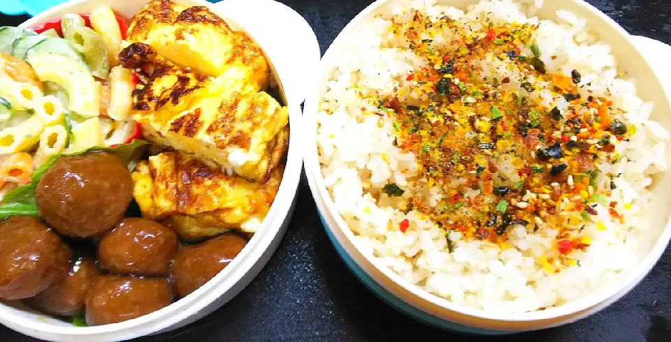 パパのお弁当【日替わり卵焼き弁当】

お久し振りです！
２月１日に主人がこれまで勤めていた
職場を離れ他社へ入社したことにより
現在夜勤でお仕事しているため
お弁当を作る❗️と言う作業が無くなってました…😅

いつもは、pm22:00から翌朝7:00まで
のお仕事だけど ３月は毎週土曜日がpm19:00から翌朝７:00|I am hungry familyさん