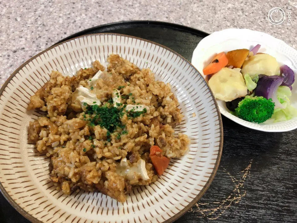 焼きカレー in ブリーチーズと温野菜サラダ|kittykittyさん