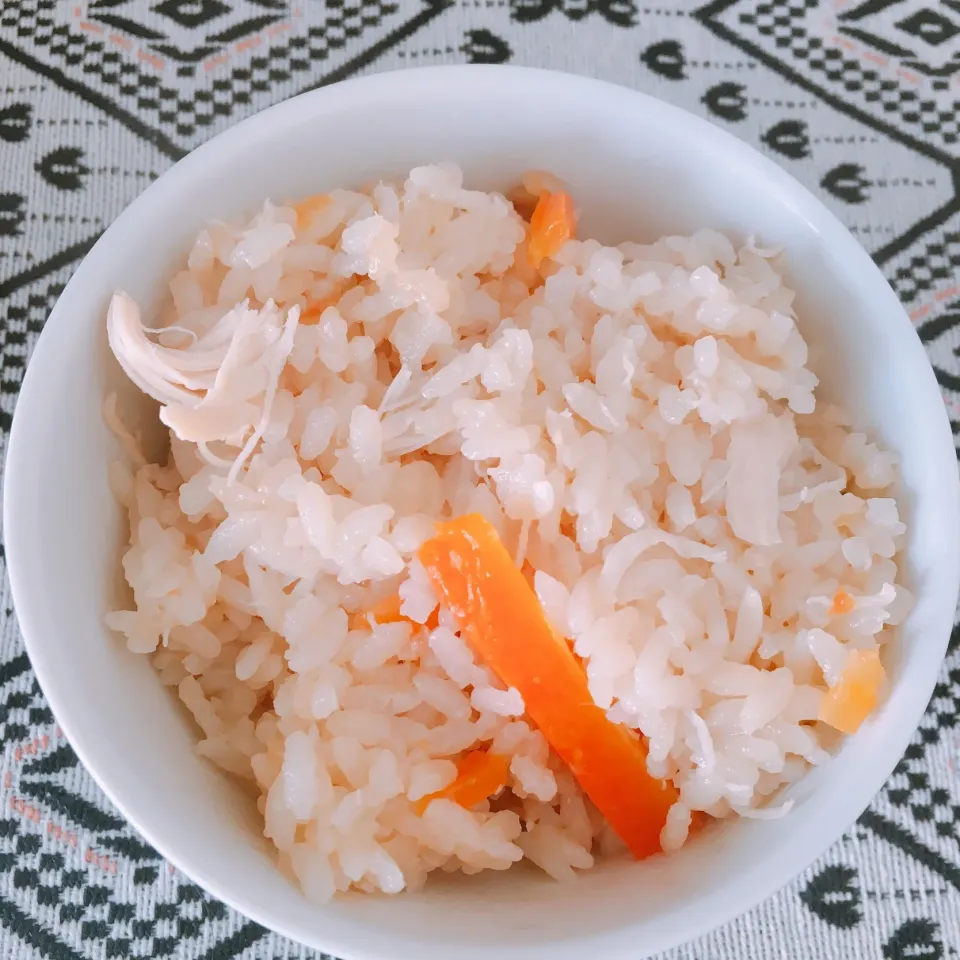 Snapdishの料理写真:チキン缶の炊き込みご飯|紅りんごさん