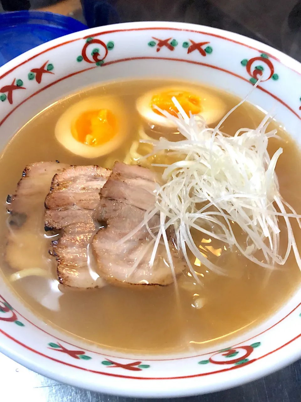 牛骨と魚介系スープのラーメン昨日から取った牛骨スープと魚介系のダブルスープ|yosukeさん