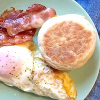 Snapdishの料理写真:Breakfast eggs and bacon|lauren shannonさん