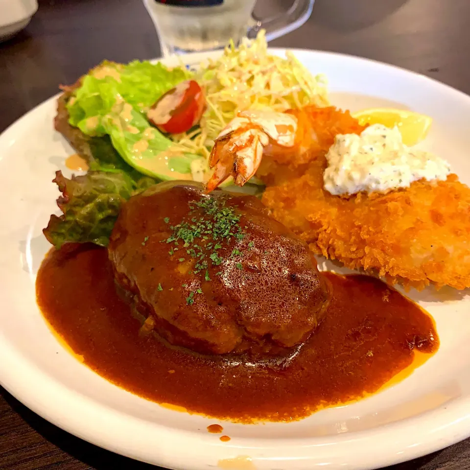 ハンバーグ&エビフライ定食(⑅˃◡˂⑅)❤️|さくらさん