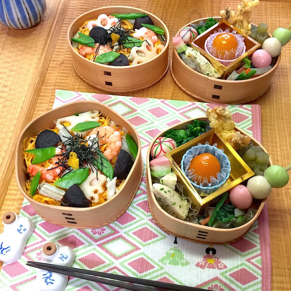 🍱３月３日(日) 今日のお弁当
○ 五目ちらし寿司
○ 地穴子天ぷら
○ 筍の木の芽和え
○ 菜の花のおひたし
○ 胡麻豆腐deほうれん草の白和え
○ ふきの煮浸し
○ 生麩含め煮
（🍡三色だんご🍡手毬麸🍡菱餅）
○ 金柑の蜜煮
ひょうちゃんに天つゆ|mutsumi☺︎さん