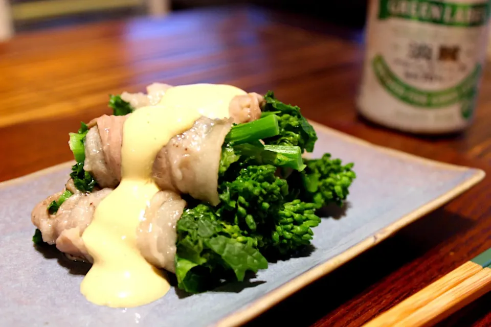 ちたこさんの料理 レンジで簡単♪旬を楽しむ♡菜の花の肉巻き♡特製辛子マヨポンソースで♪|よっすぃさん