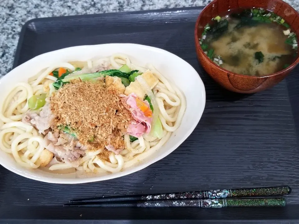 焼きうどん
わけぎとワカメの味噌汁|あぁちゃんさん