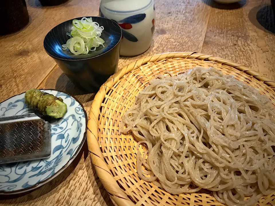 今日は暖かい日だったのでざる蕎麦で軽い昼食とする。花粉が激しくてあまり食欲御座いませぬわ😢痩せぬが🐷|にゃあ（芸名）さん