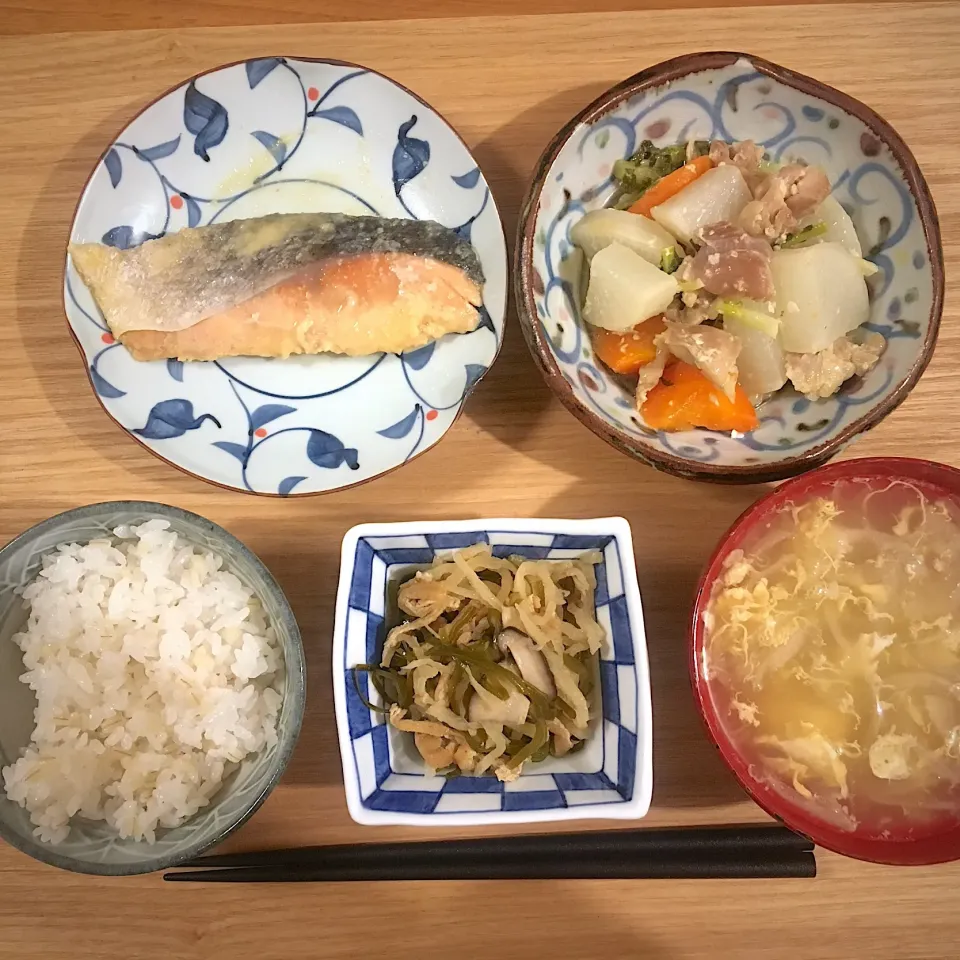 Snapdishの料理写真:鮭西京焼き/鶏と大根の塩麹煮/クーブイリチー(昆布の炒め煮)/卵スープ|ゆうこさん