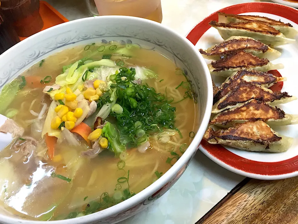 野菜ラーメン、餃子|うえのぶさん