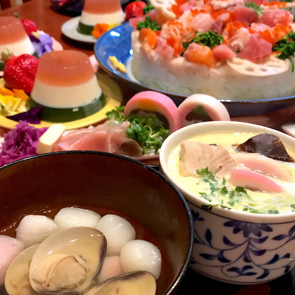 Snapdishの料理写真:今日はおうちで
ひな祭り
ひな祭りお寿司ケーキ
はまぐりのお吸い物
三色ゼリー🎎|mokoさん