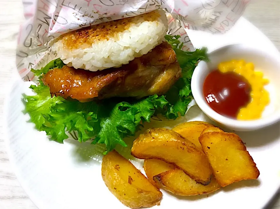 ライスバーガー てりやきチキン❣️|はる꒰(๑´•.̫ • `๑)꒱さん