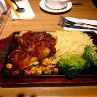 Snapdishの料理写真:港式鐵板雞扒
It is such a long time not using this iron plate.|Island  Makさん