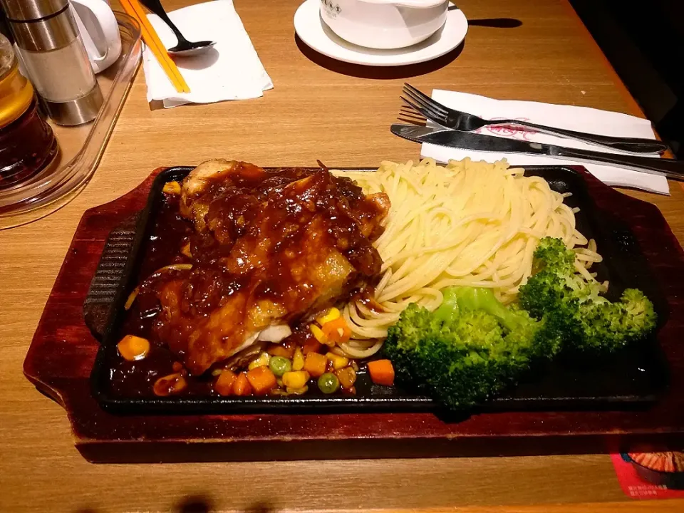 Snapdishの料理写真:港式鐵板雞扒
It is such a long time not using this iron plate.|Island  Makさん