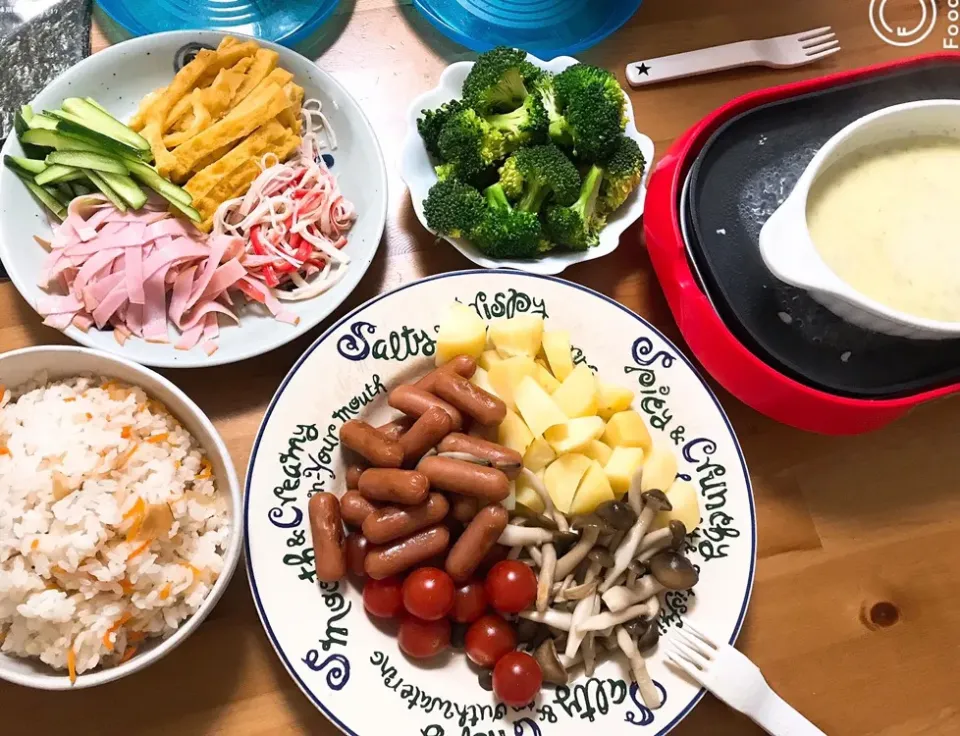 Snapdishの料理写真:ゴルゴンゾーラチーズフォンデュ🧀と手巻き寿司🍣でひな祭りパーティー🎎🍡🌸|gunlove❤さん