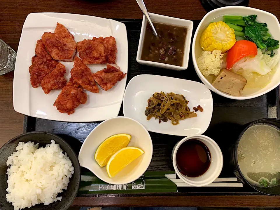 Snapdishの料理写真:紅麴燒肉套餐|Orangeさん