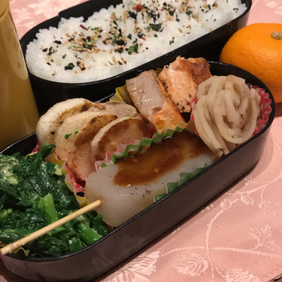 今日のお弁当🍱
鮭のムニエル
田楽
菜の花の辛子和え

雨降りの朝
今週も頑張って
まいりましょう٩( 'ω' )و


今日も気をつけて
いってらっしゃい👋😊|mokoさん