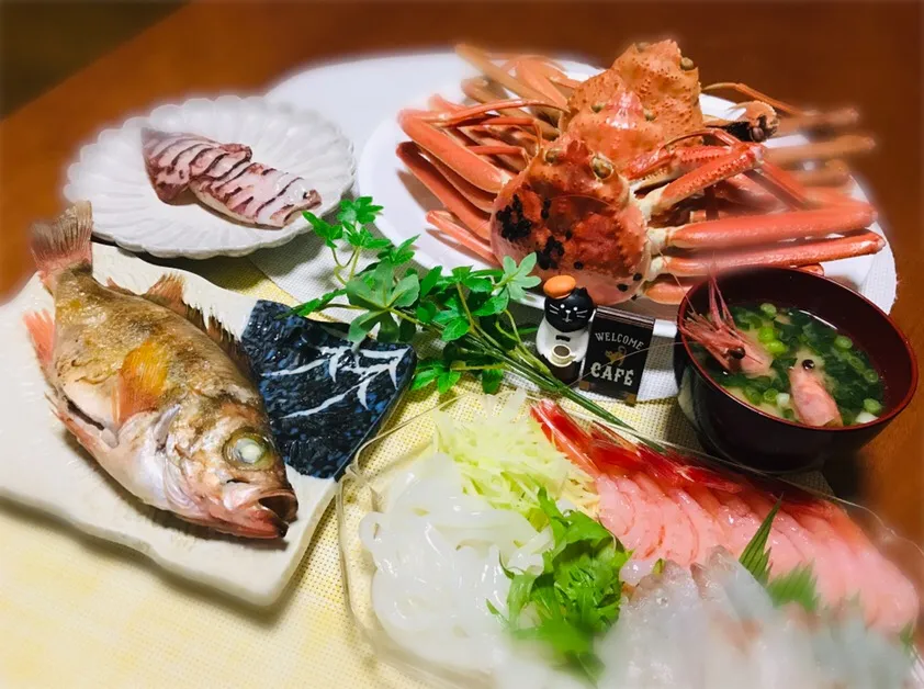 Snapdishの料理写真:甘エビの頭でお味噌汁🦐🎶|バシュランさん