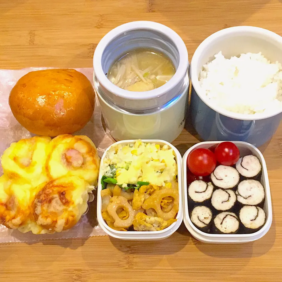 Snapdishの料理写真:3/4の息子くん弁当🍱
車内用朝ごぱん🥐
 #弁当  #あさごぱん #ほんだし #ほんだしみそ汁|ままみさん