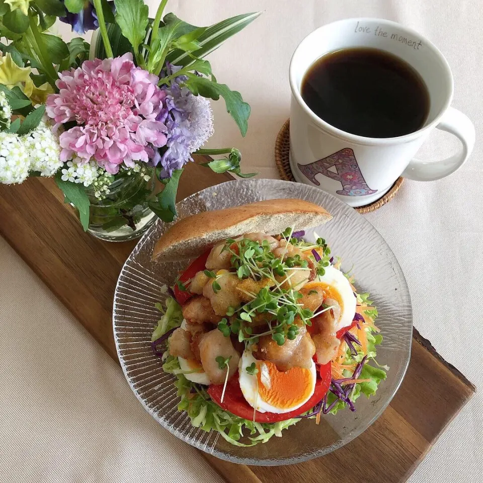 3/4❤︎カレー風味ぼんじり&半熟たまごベーグルサンド🍀
#お昼ごはん #ランチ #おうちごはん #おうちカフェ #ぼんじり #半熟たまご #ベーグル #ベーグル #ベーグルサンド #自家製サンド|Makinsさん