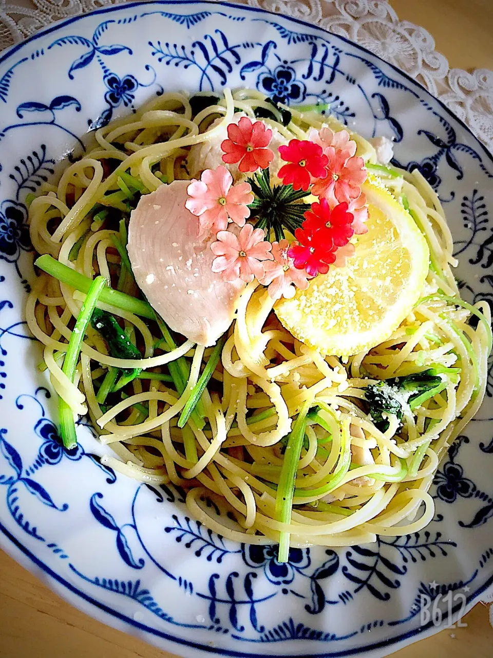 鶏むね肉と三つ葉のレモンクリームパスタ

 #広島レモン🍋 #レモンクリーム#パスタ|愛ママさん