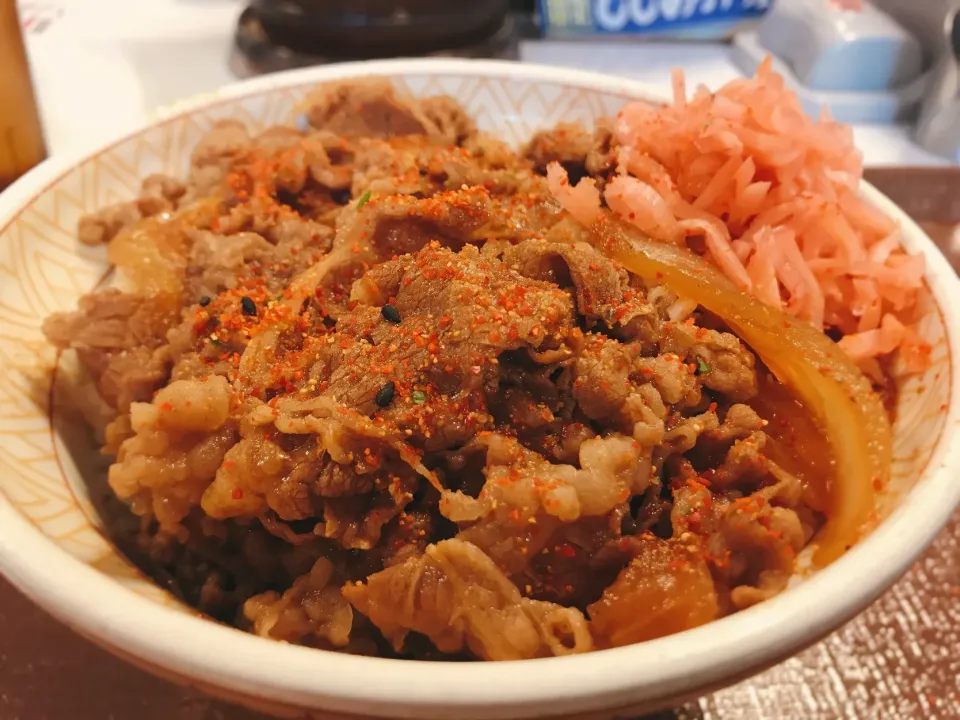 今日のお昼はすき家の牛丼汁だく大盛り😁|ジイジさん