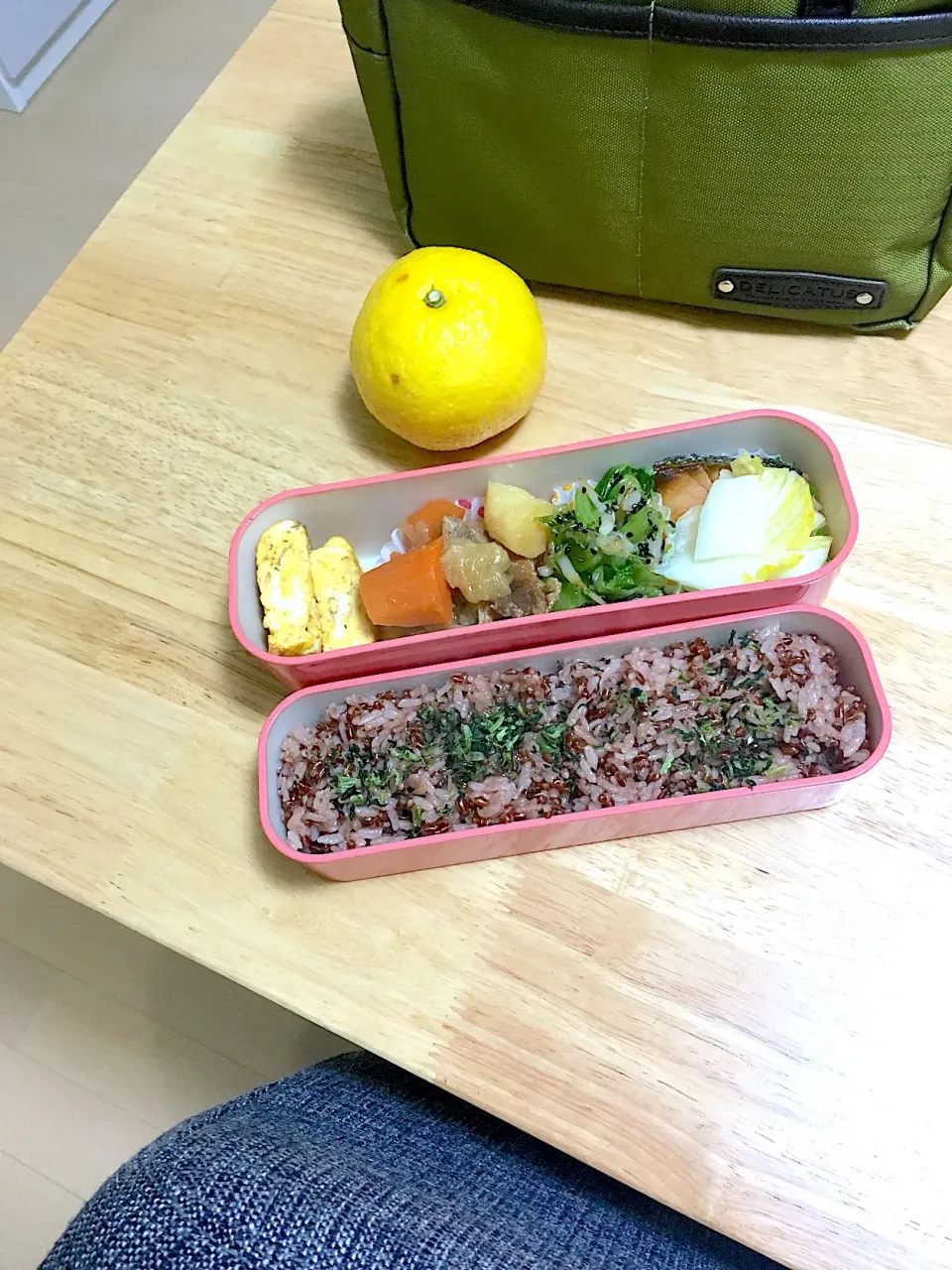 Snapdishの料理写真:今日の自分お弁当(♡u‿u)⊹⊱
赤米ご飯〜青菜ふりかけ
卵焼き
しゃけの塩焼き
肉じゃが
もやしとフリルレタスのおひたし
白菜のお漬物|さくたえさん