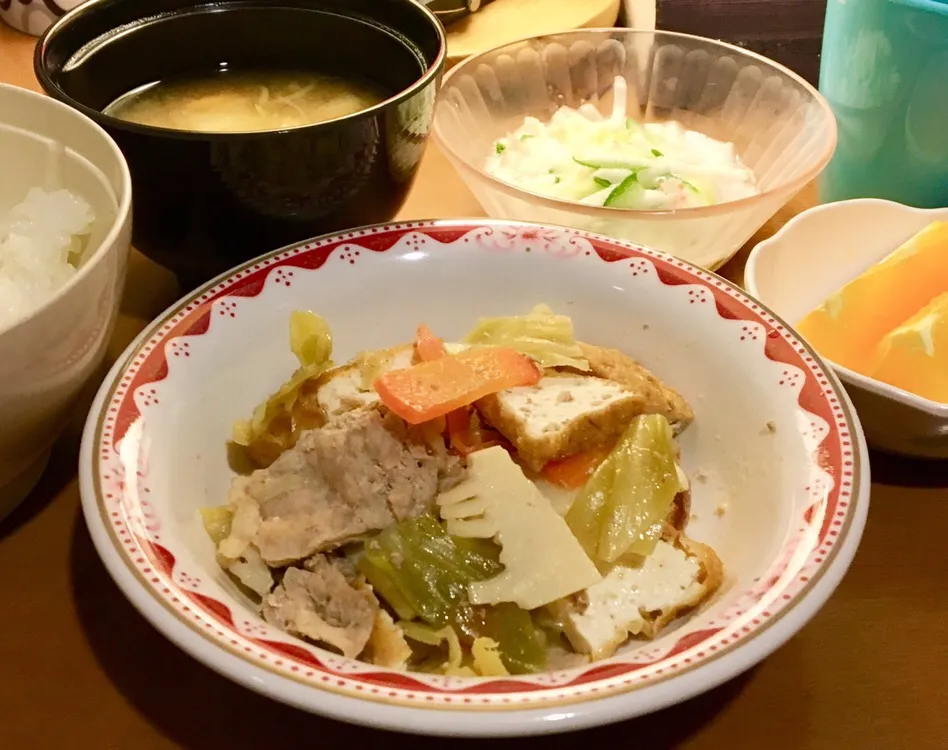 アル中病棟の晩ごはん⭐️⭐️🔆
ごはん🍚  五目汁  豚肉と生揚げの炒め物🐷  長芋の三杯酢  オレンジ🍊|ぽんたさん