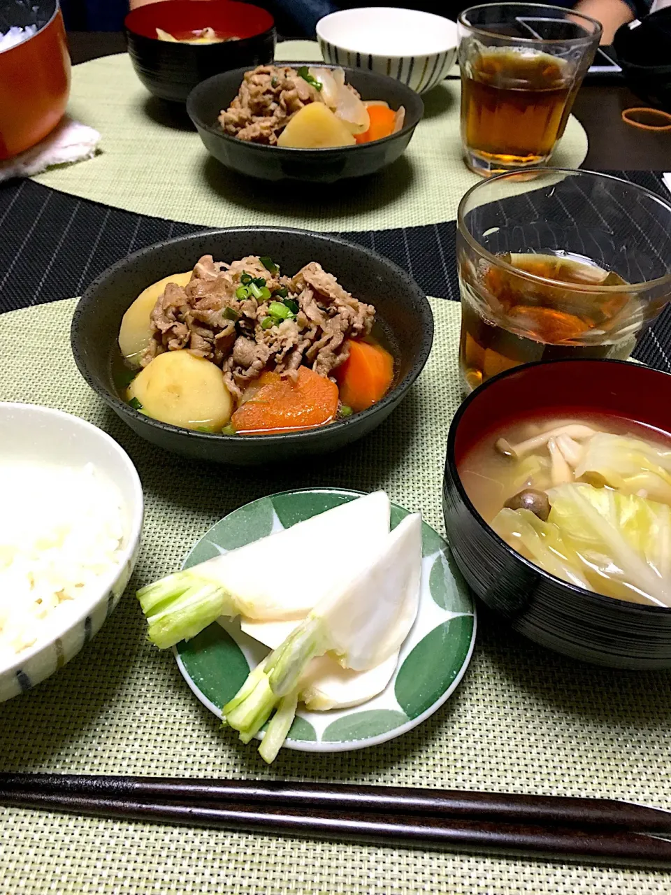 Snapdishの料理写真:・牛肉じゃが
・かぶの甘酢漬け
・しめじとキャベツの味噌汁|ちぐあささん