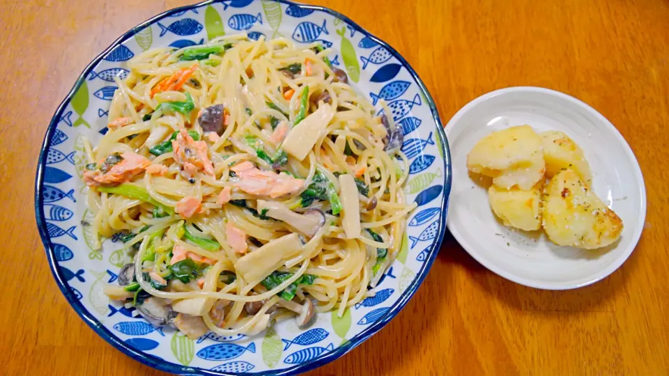 ２月２２日　サーモンとほうれん草のパスタ　カリカリじゃがいも|いもこ。さん