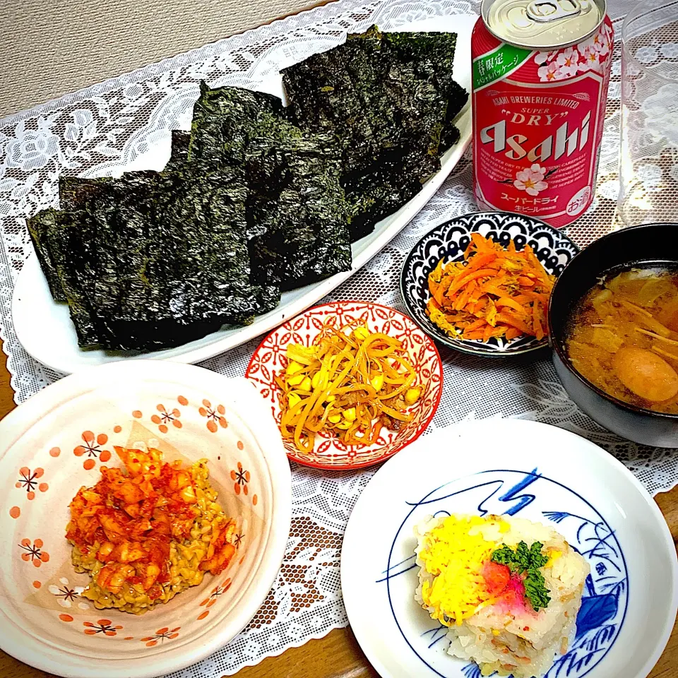 頂き物の押し寿司で１日遅いお雛様風のお一人様ご飯（海苔食べ放題）|Yuko Kobayashiさん