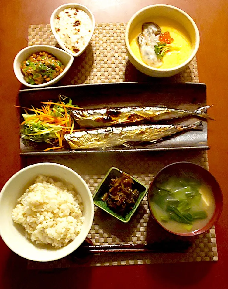 Today's Dinner🍴海鮮茶碗蒸し･秋刀魚の塩焼き･もち麦飯･きのこの佃煮&大和芋･韮納豆･小松菜とお豆腐のお味噌汁|🌈Ami🍻さん