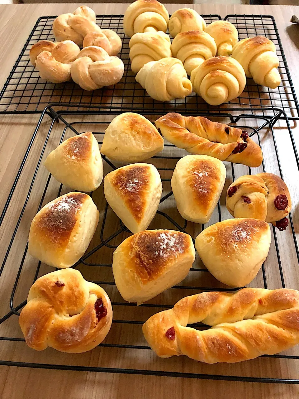 春のパン祭り🍞練乳パン、クランベリーパン、桜あんパン、塩パン|きむらゆりかさん