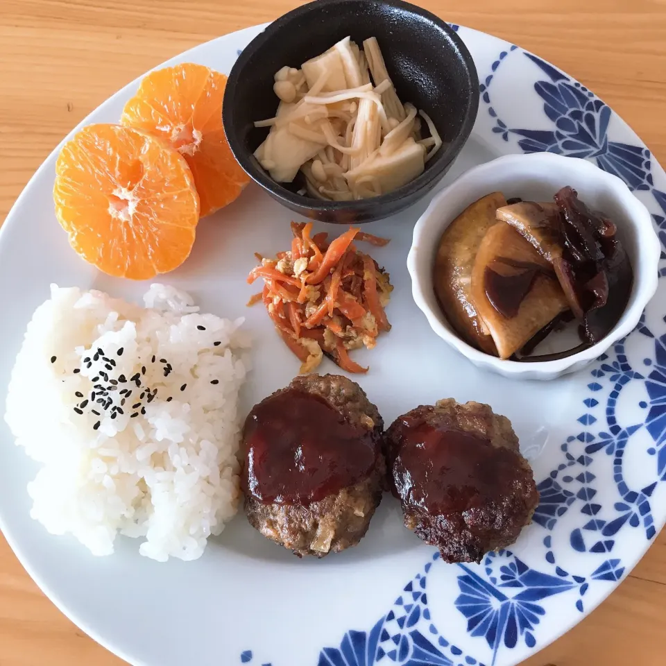 冷凍庫から発掘ミニハンバーグ(σ´³`)σお昼ご飯|サチャンさん