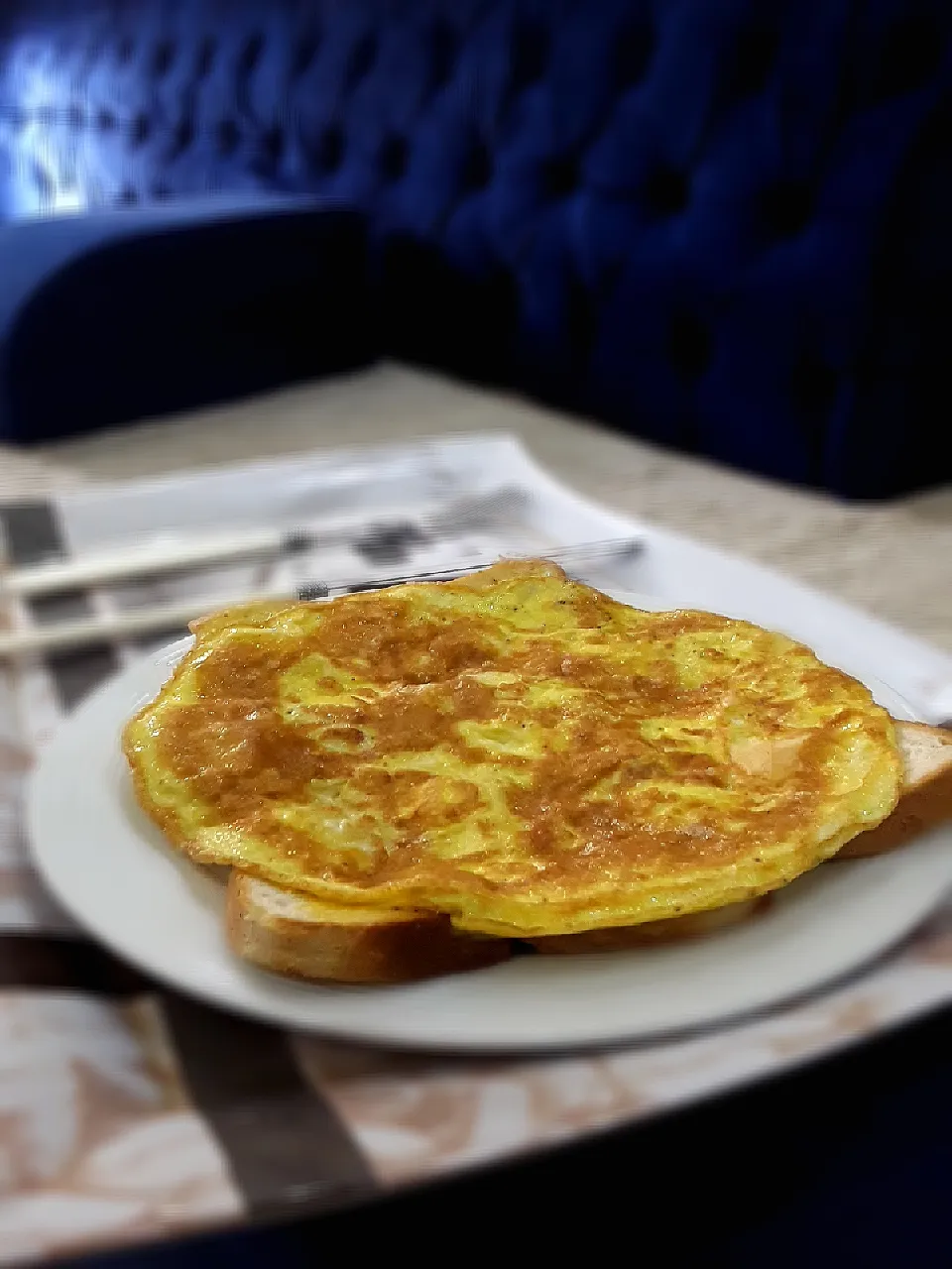 パンと卵。(egg with bread )😋|Roudaさん