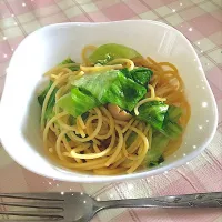 春が待ち遠しい！しめじとレタスの彩りパスタ🌸|たこやきさん