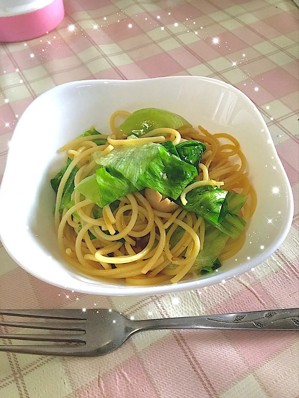 春が待ち遠しい！しめじとレタスの彩りパスタ🌸|たこやきさん