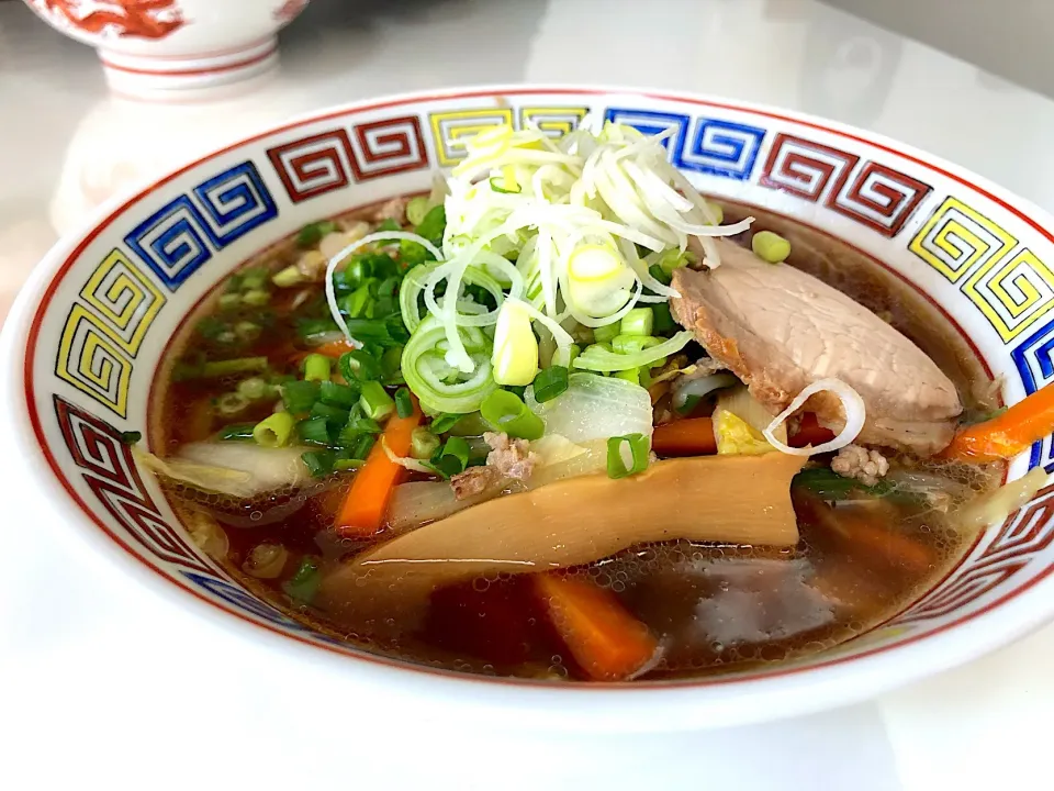 Snapdishの料理写真:野菜たっぷり醤油ラーメン🍜 麺は半分😅|NOBUちえさん