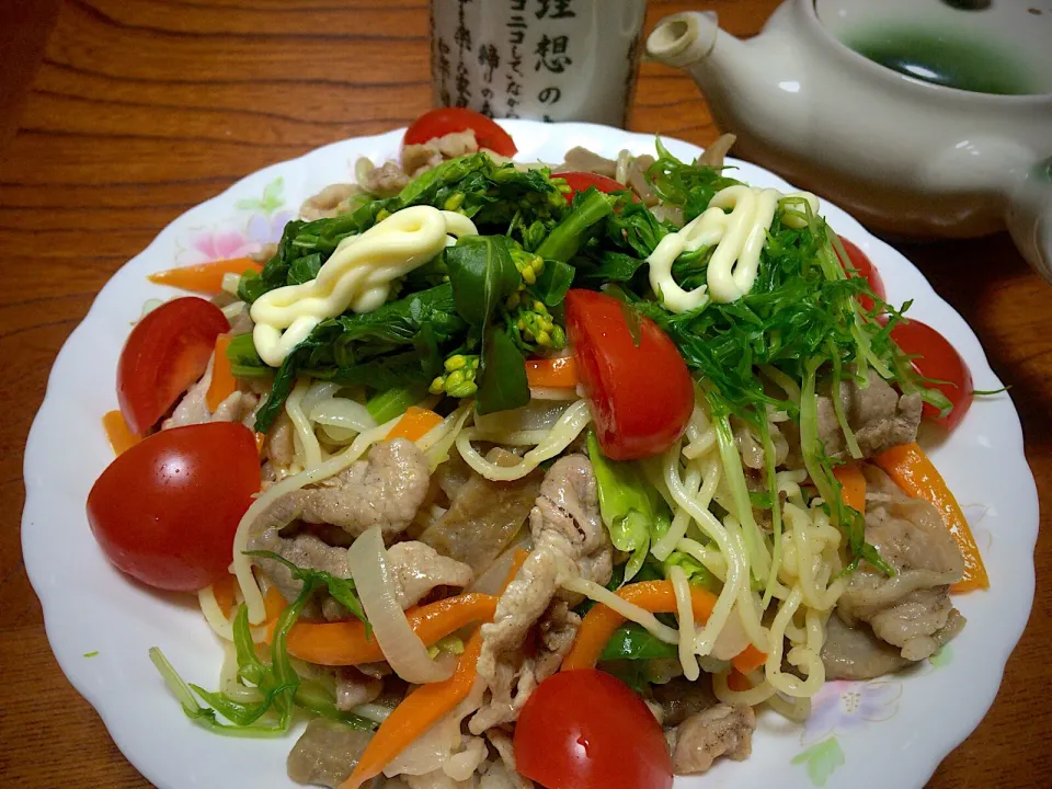 今日のテニス前実家での男飯(*･ω･)塩焼きそば。春らしく京菜と夢咲菜添え♪*ﾟ|ひーちゃんさん