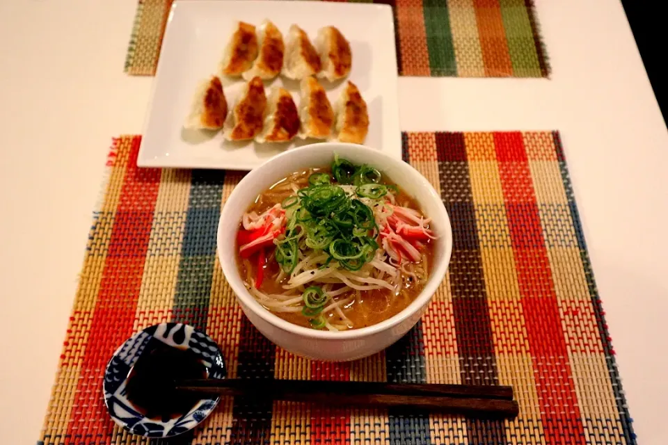 今日の夕食 マルちゃん味噌ラーメン、餃子|pinknari🐰🌈さん