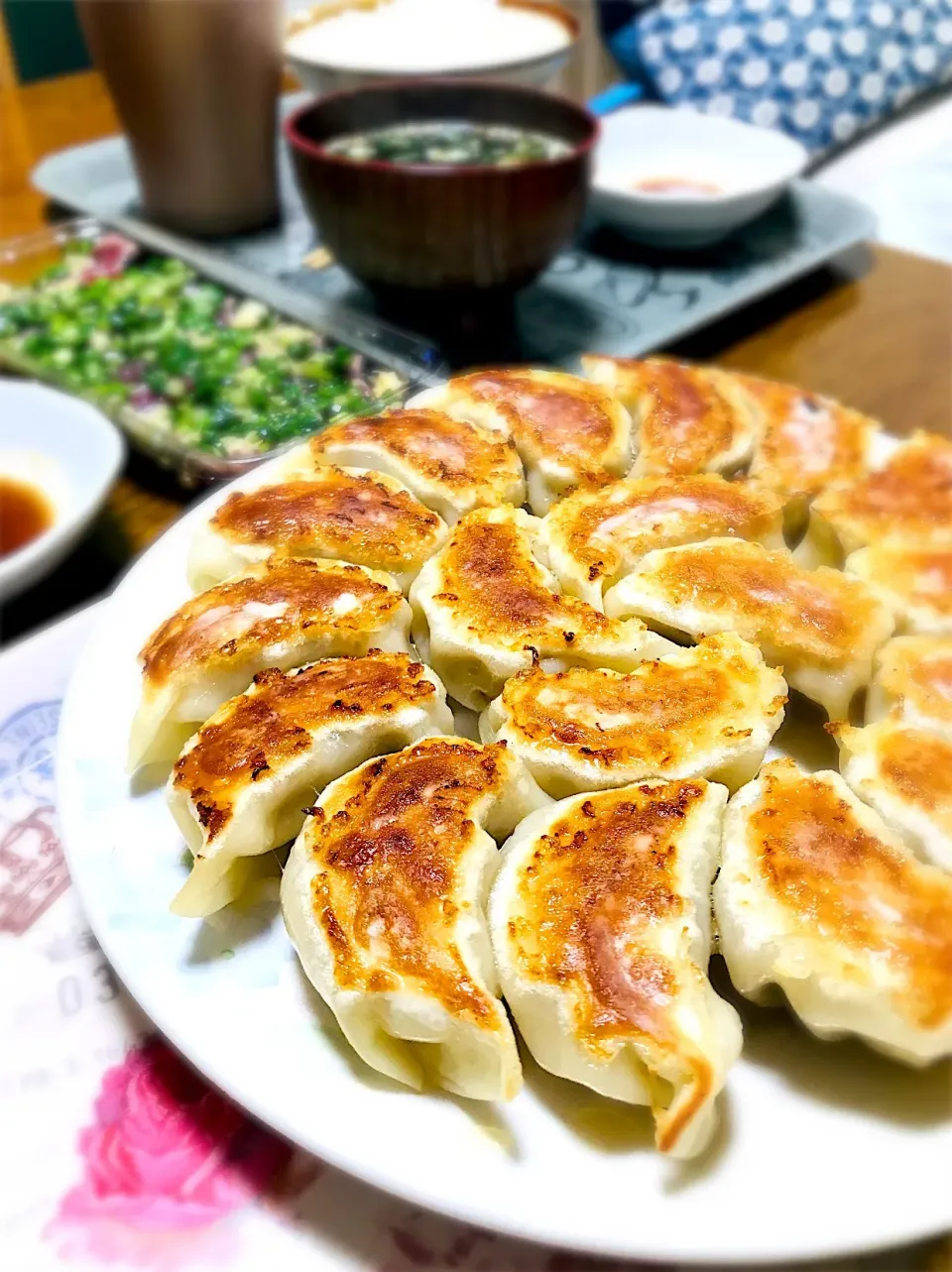 Snapdishの料理写真:我が家の手作り餃子🥟
やっぱり手作りはうまいーーー😋|ちはるさん