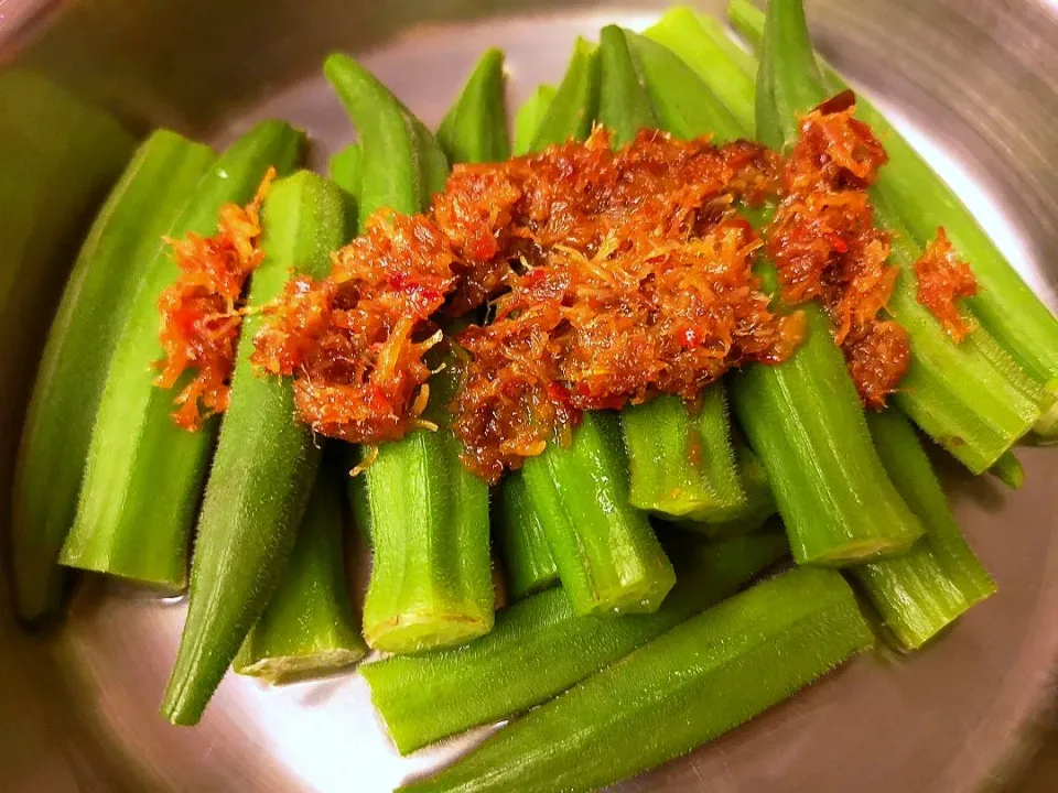 Snapdishの料理写真:Steamed ladies finger with XO sauce|Ee Shanさん