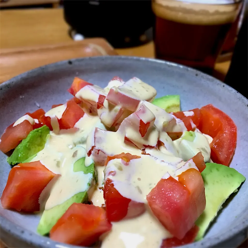 アボカドとトマトのサラダ🥑🍅🥗山葵醤油のドレッシング|Nilsさん