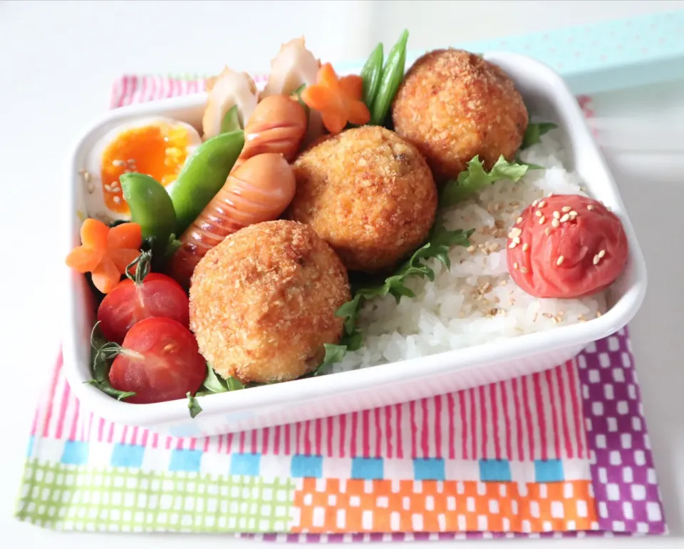 中学生男子弁当🍱
筑前煮リメイクのコロコロコロッケ。|なかじー。さん