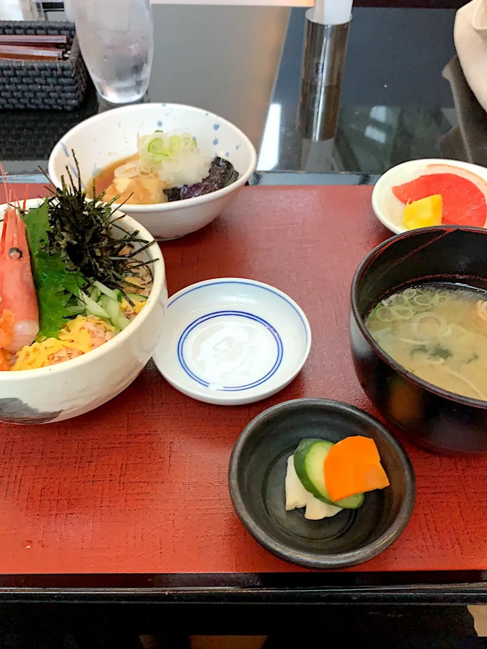 海の幸ちらし丼/茄子と豆腐揚げ出し/味噌汁|山内博之さん