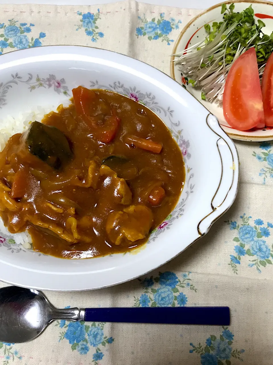 もち麦入りご飯、カボチャカレーがけ🎃|hiyokoさん