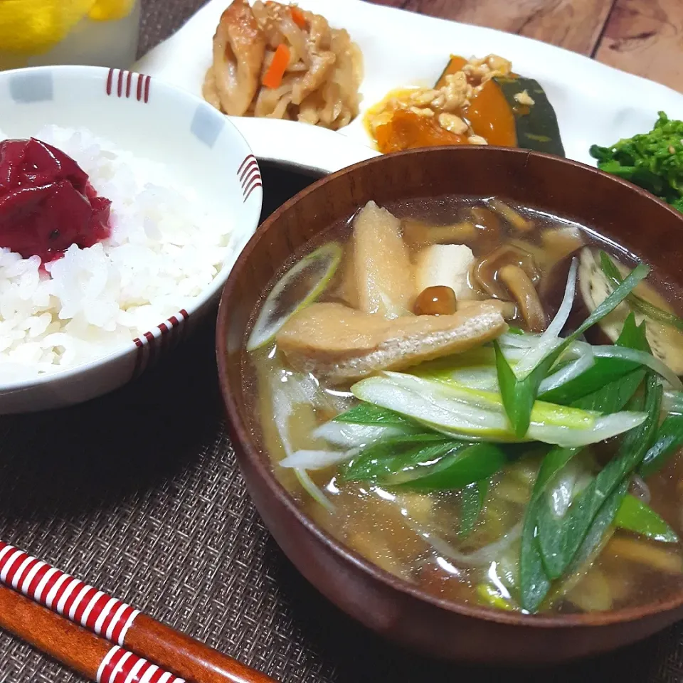 Snapdishの料理写真:葱いっぱいのお味噌汁～🎵
お昼ご飯🍚|ナオミさん