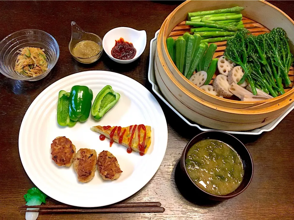 孤独のグルメ風🥢
鶏つくねを生ピーマンと|カドラさん